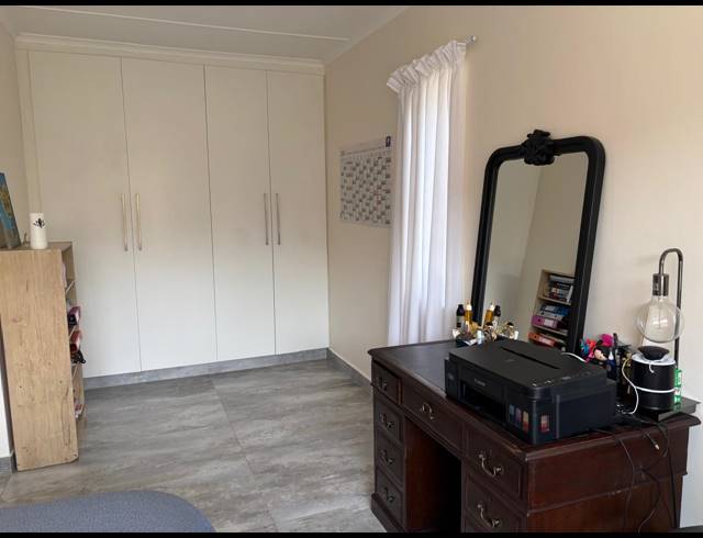 2 BEDROOM APARTMENT FOR SALE IN ESSENWOOD